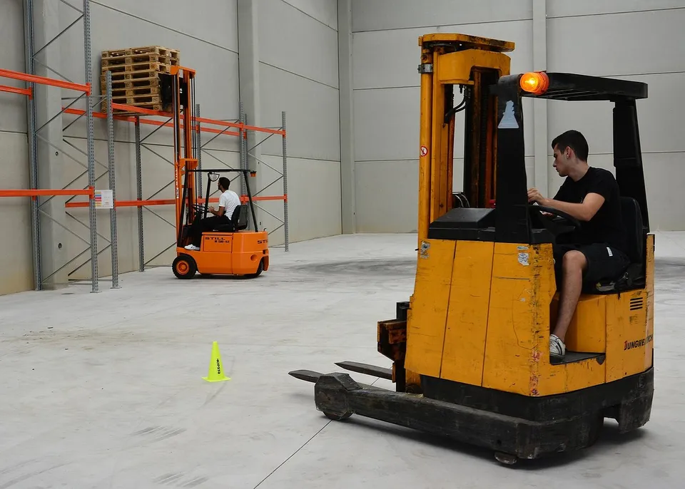 class, practice, retractable, shelves, pallets, palletizing, storage, entrepreneur, job, classroom, engineer, logistics, training, exam, proof, human resources, undertake, people working, professionals, worker, truck, labor, ability, driving, machinery, storage, storage, logistics, logistics, logistics, logistics, logistics, human resources, truck